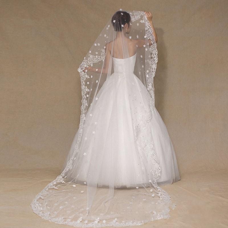 http://www.yourweddingveilstore.com/cdn/shop/products/cathedral-veil-with-scalloped-lace-flower-applique-and-beading-3_1200x1200.jpg?v=1524415634
