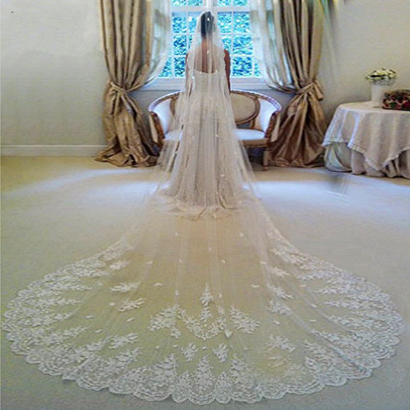 https://www.yourweddingveilstore.com/cdn/shop/products/ljhuyfghv_800x.jpg?v=1528335490